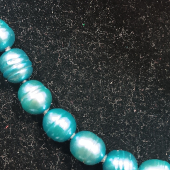 Vintage Dyed Cyan Blue Pearl necklace size Potato  Pearls 6mm- 10.5 mn - Picture 12 of 12